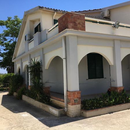 Villa Del Falso Pepe Avola Exterior photo