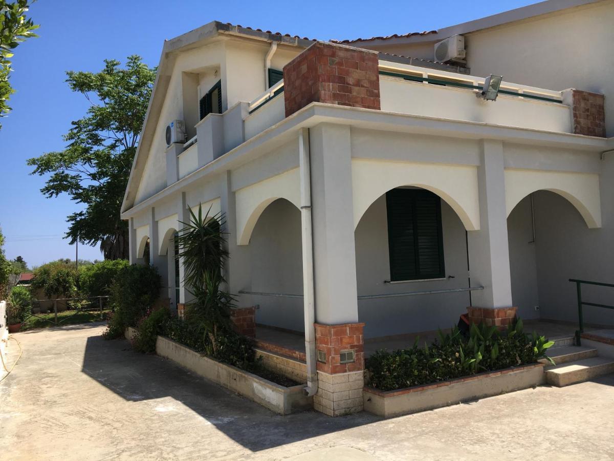 Villa Del Falso Pepe Avola Exterior photo