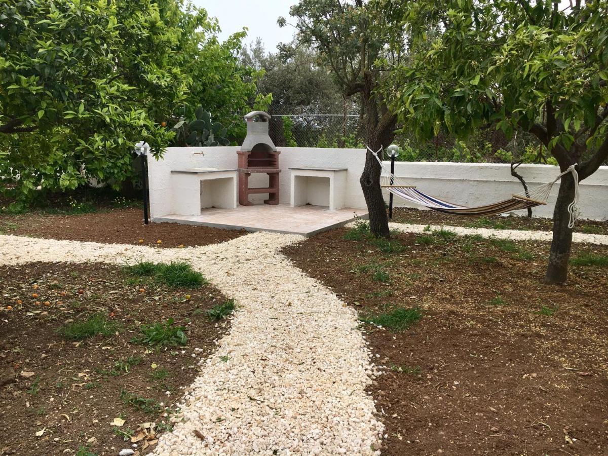 Villa Del Falso Pepe Avola Exterior photo