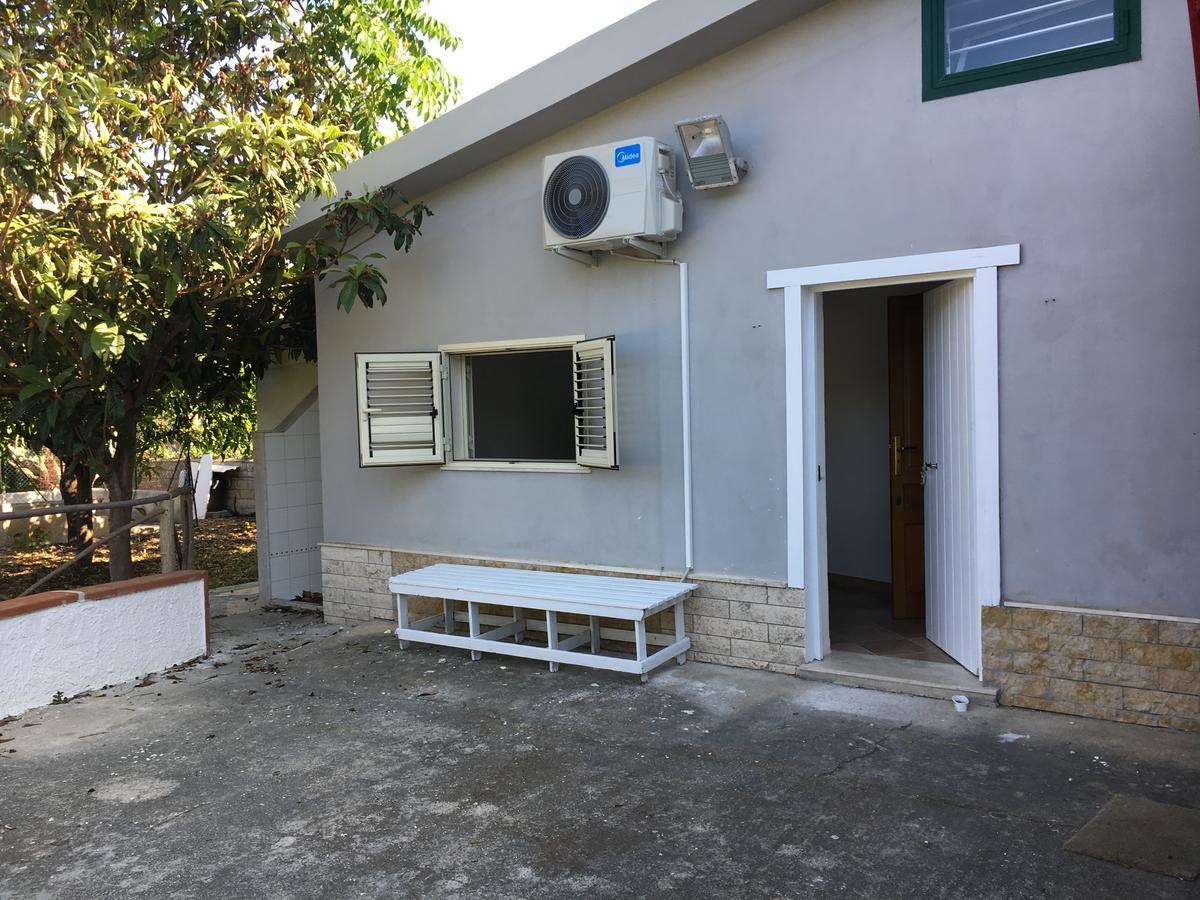 Villa Del Falso Pepe Avola Exterior photo