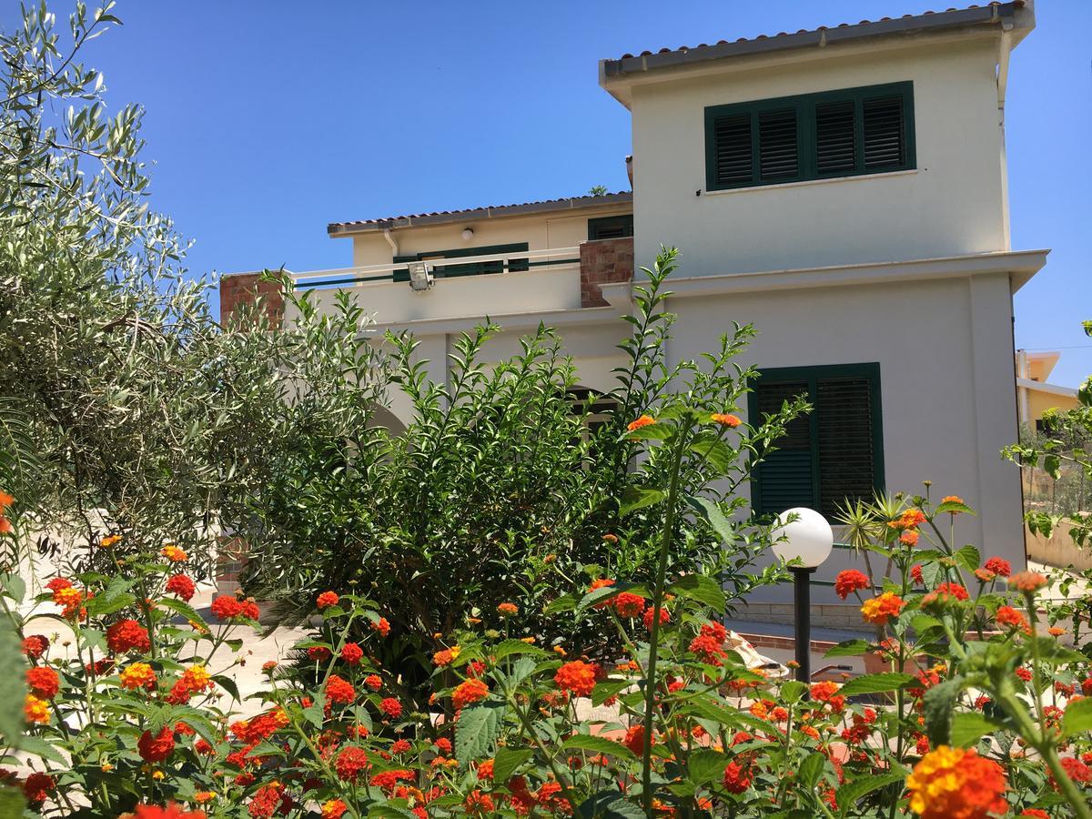 Villa Del Falso Pepe Avola Exterior photo
