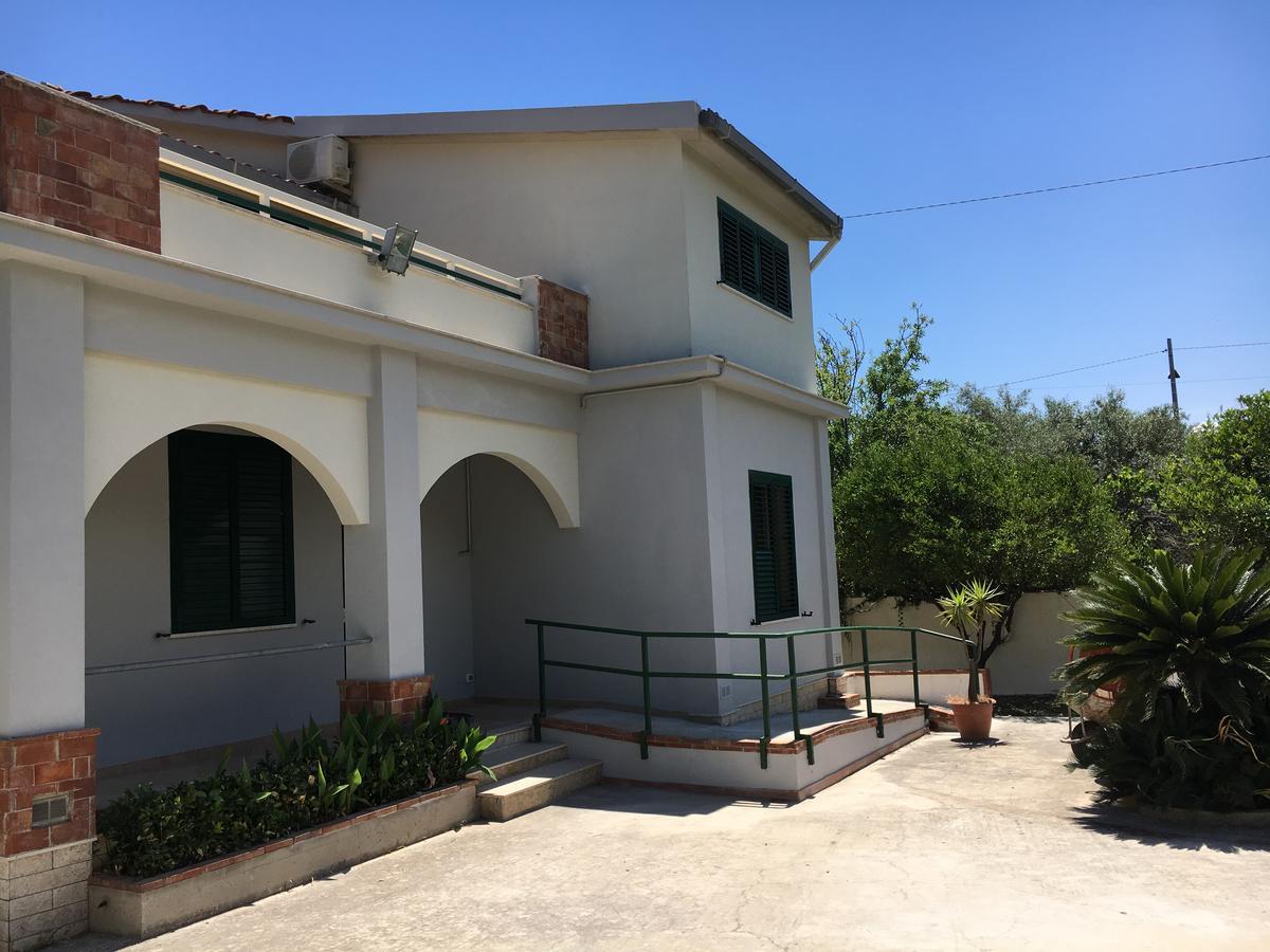 Villa Del Falso Pepe Avola Exterior photo
