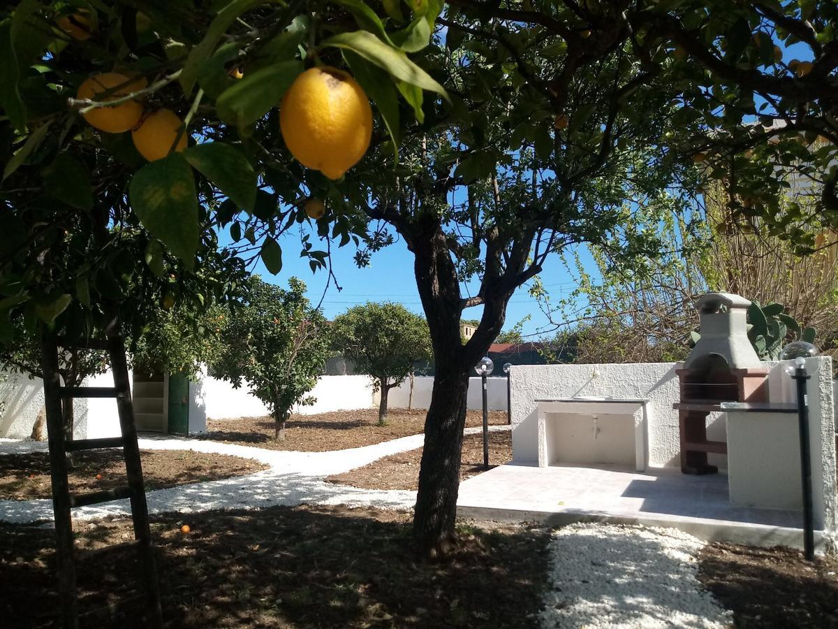 Villa Del Falso Pepe Avola Exterior photo